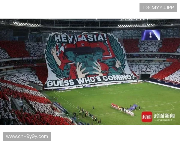 梅斯球员进球后跑向主场球迷看台共同庆祝